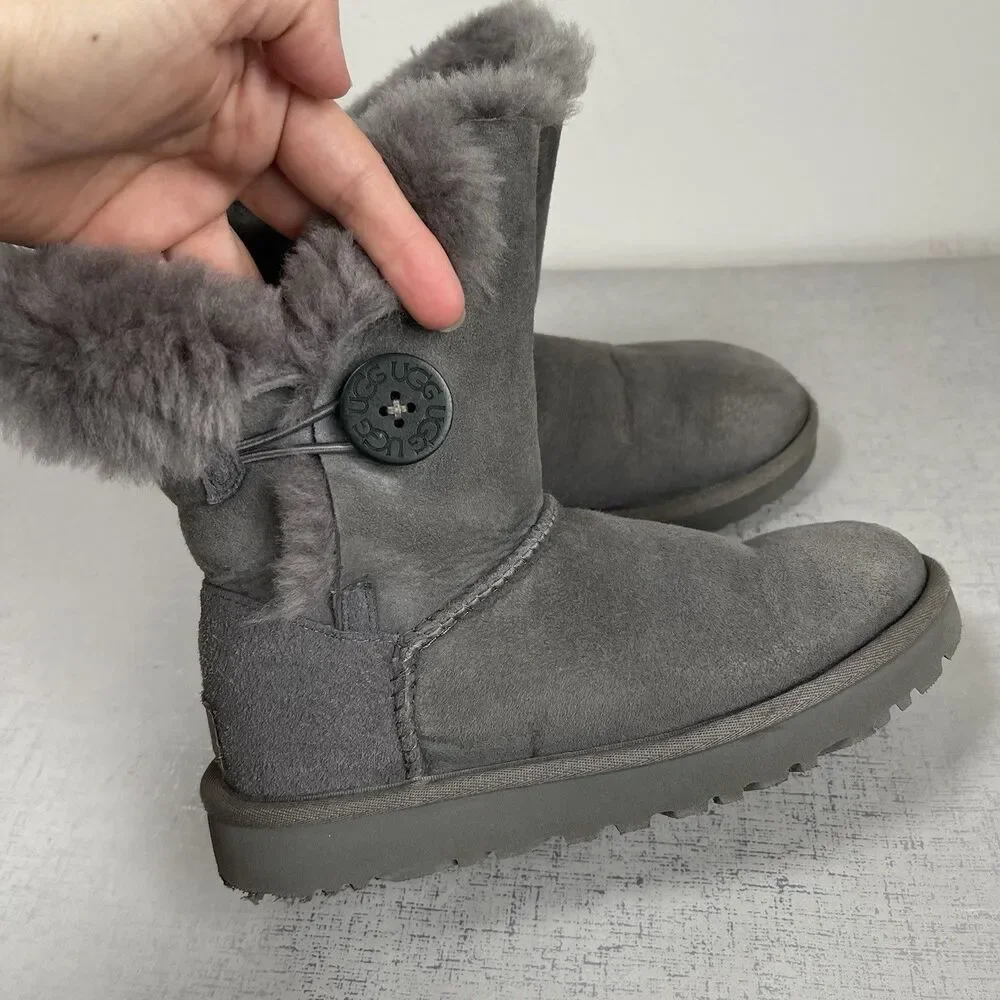 UGG bailey button